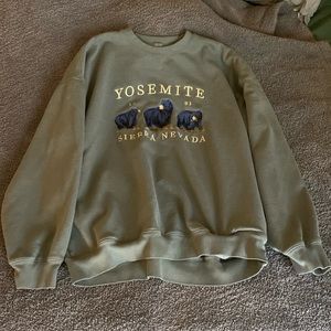 Sweatshirt/ crew neck